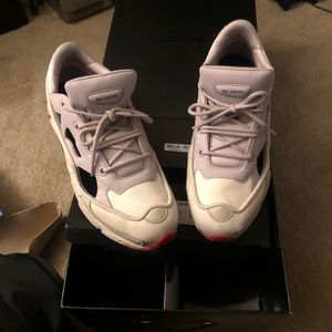 They are brand new only had them on once’s